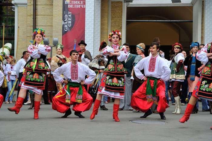 urkrainian folk dance troupe street